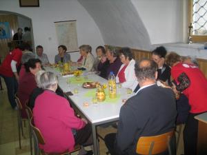 Župnijska Karitas pripravila druženje za starejše 1